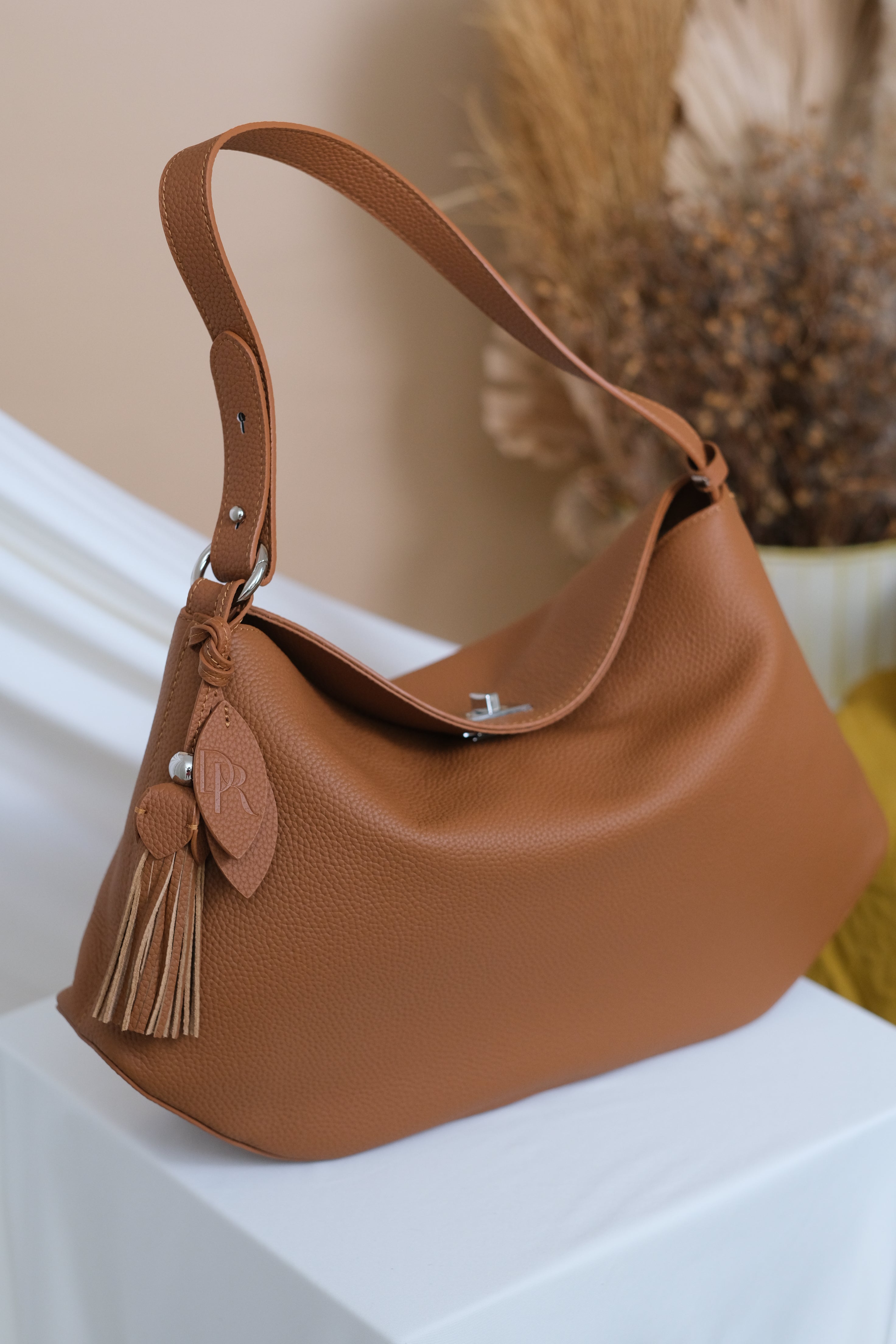 Genoveva in Chesnut Luxe