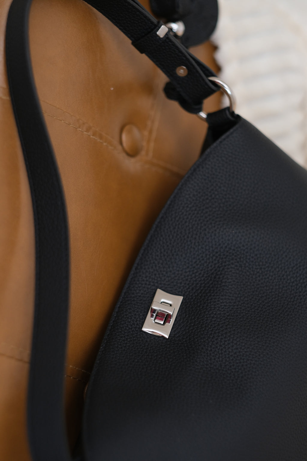 Genoveva in Midnight Onyx