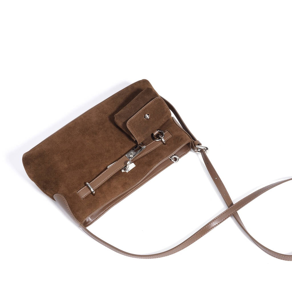 Elaine in Biscotti Latte