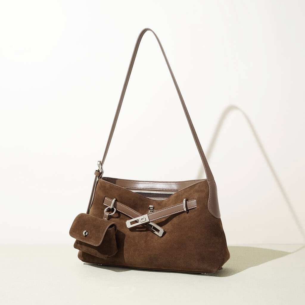 Elaine in Biscotti Latte