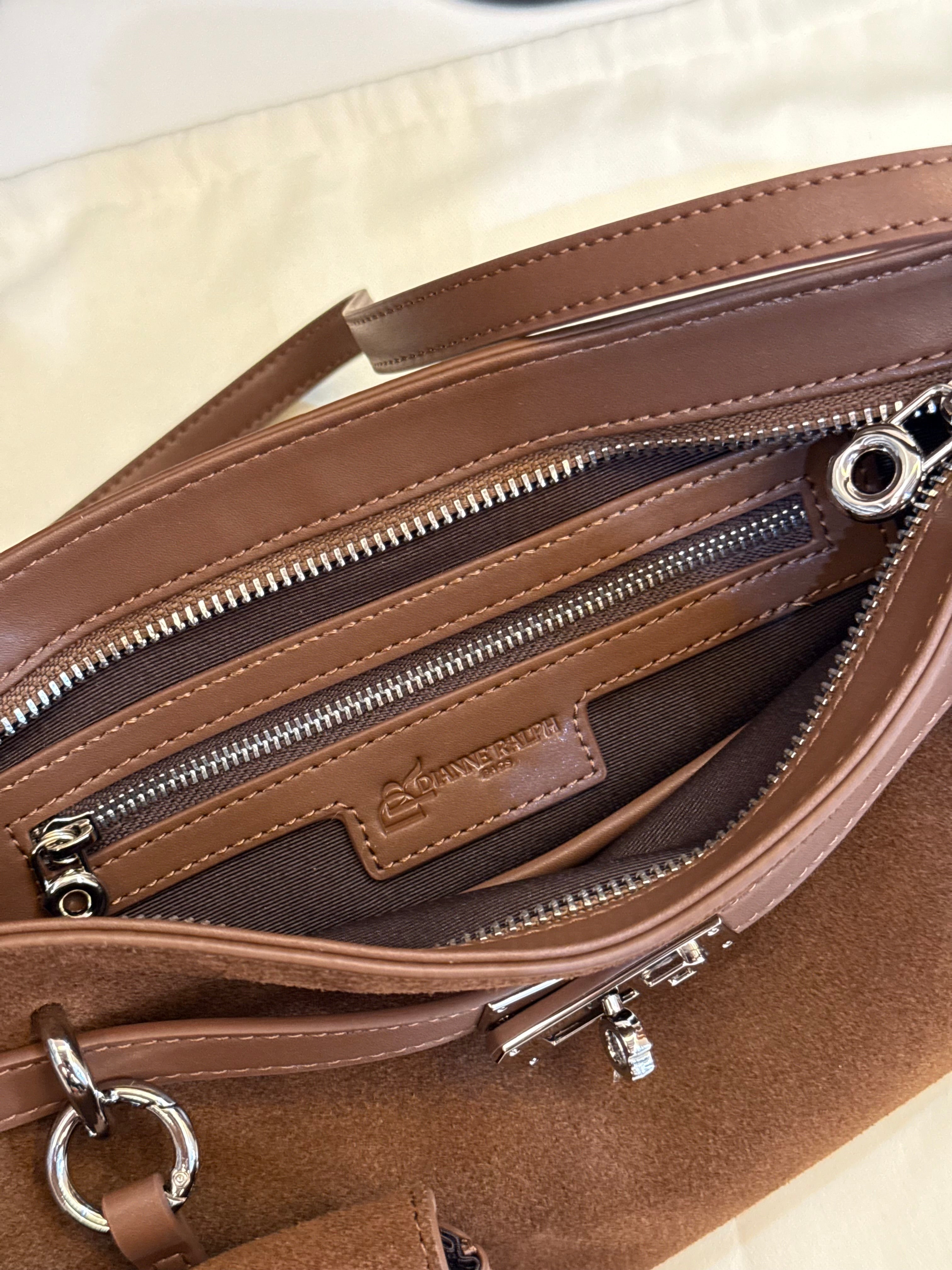 Elaine in Biscotti Latte