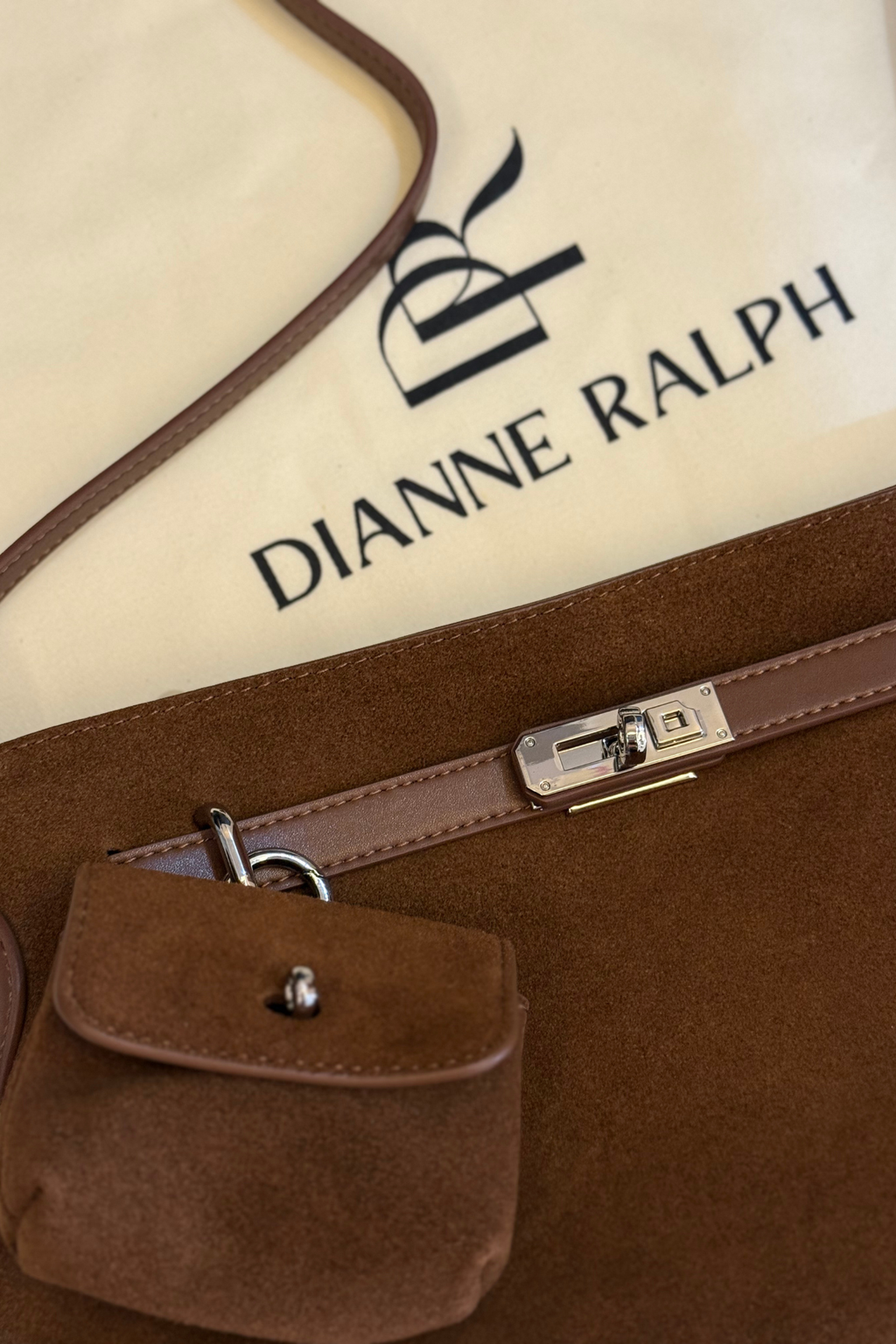 Elaine in Biscotti Latte